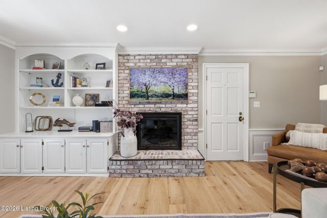 12204 E Osage Rd, Louisville, KY 40223