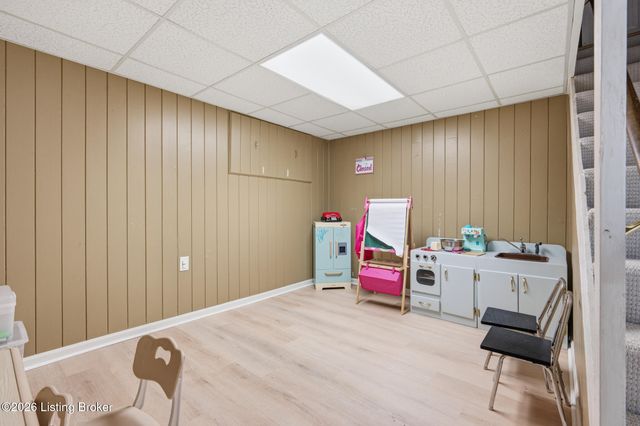 12204 E Osage Rd, Louisville, KY 40223