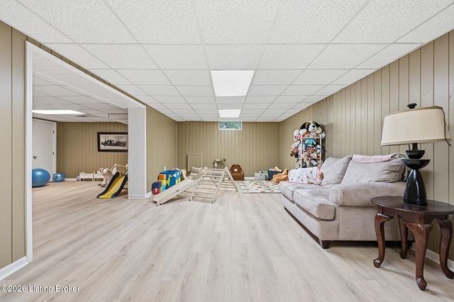 12204 E Osage Rd, Louisville, KY 40223