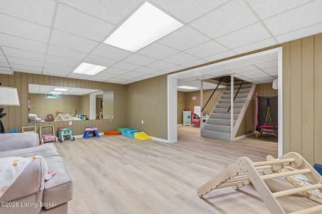 12204 E Osage Rd, Louisville, KY 40223