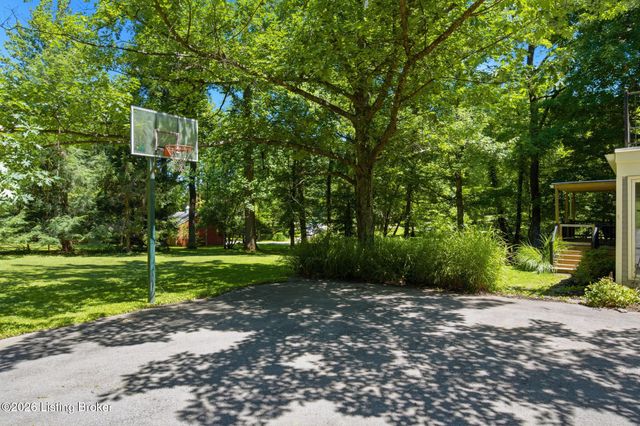 12204 E Osage Rd, Louisville, KY 40223
