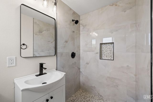 1109 Chelsea Street, Bakersfield, CA 93306