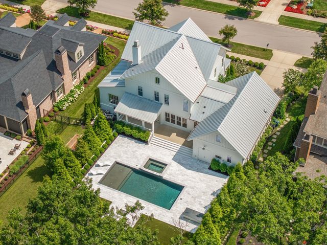 8646 Belladonna Dr, College Grove, TN 37046