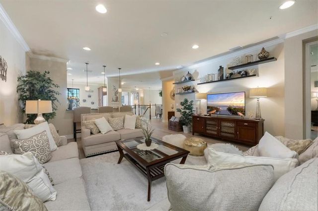 6502 Monterey PT # 202, Naples, FL 34105