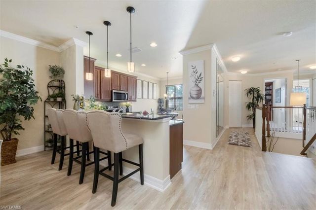 6502 Monterey PT # 202, Naples, FL 34105