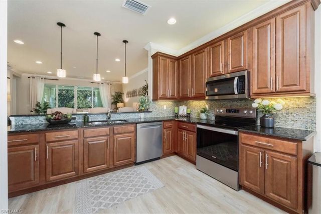 6502 Monterey PT # 202, Naples, FL 34105