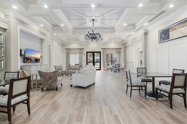 6502 Monterey PT # 202, Naples, FL 34105