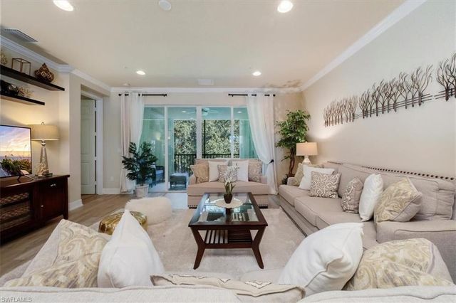 6502 Monterey PT # 202, Naples, FL 34105