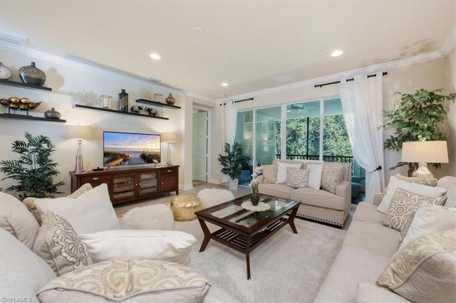 6502 Monterey PT # 202, Naples, FL 34105