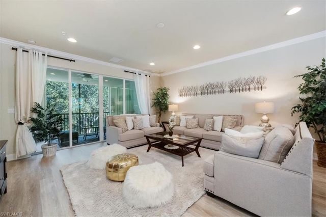 6502 Monterey PT # 202, Naples, FL 34105