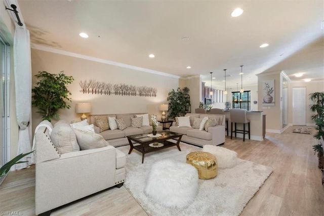 6502 Monterey PT # 202, Naples, FL 34105