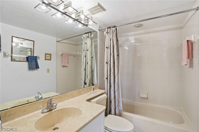 5810 Trailwinds DR 912, Fort Myers, FL 33907