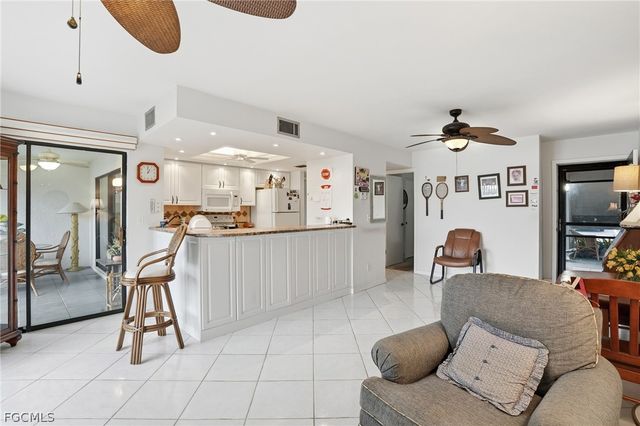 5810 Trailwinds DR 912, Fort Myers, FL 33907