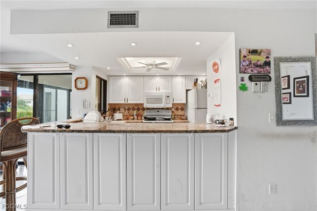 5810 Trailwinds DR 912, Fort Myers, FL 33907