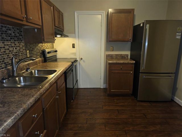 122 Towne Square DR, Newport News, VA 23607