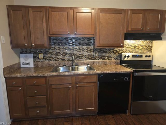 122 Towne Square DR, Newport News, VA 23607