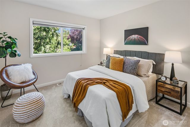 7208 8th Avenue NE, Seattle, WA 98115