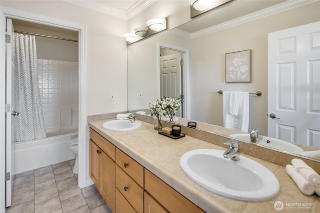 7208 8th Avenue NE, Seattle, WA 98115
