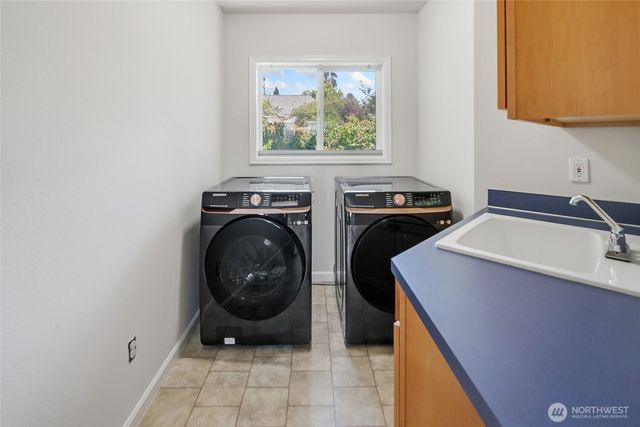 7208 8th Avenue NE, Seattle, WA 98115