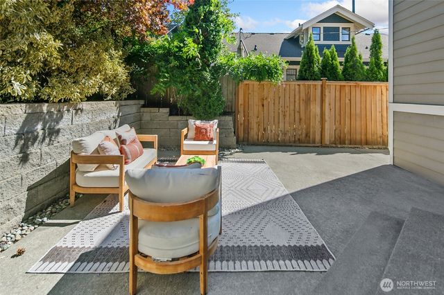 7208 8th Avenue NE, Seattle, WA 98115