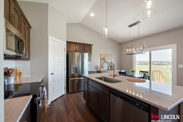 7307 Strait Road, Lincoln, NE 68521