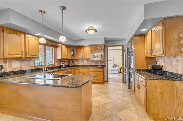 11 Stratford Court, Amherst, NY 14051