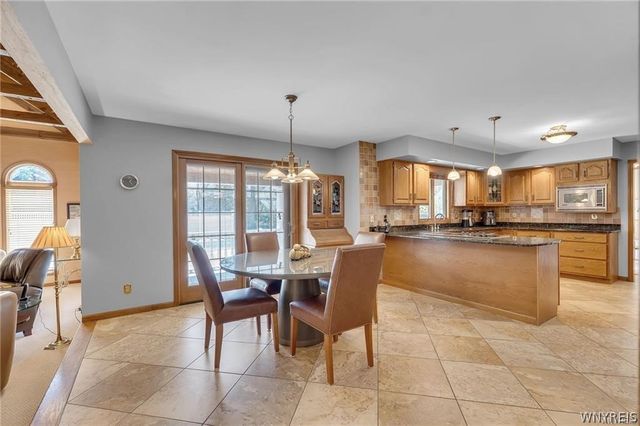 11 Stratford Court, Amherst, NY 14051