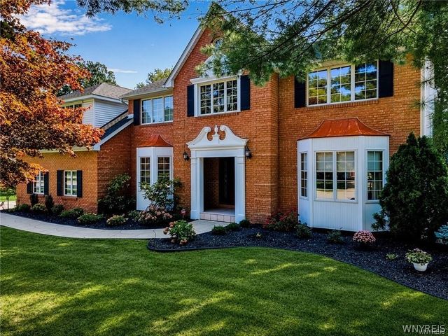 11 Stratford Court, Amherst, NY 14051