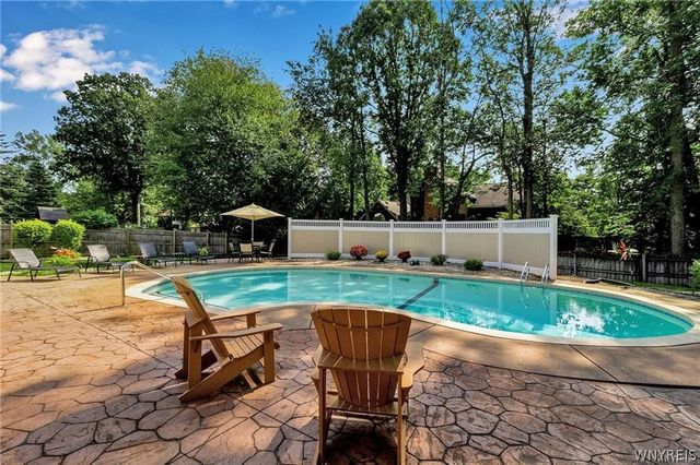 11 Stratford Court, Amherst, NY 14051