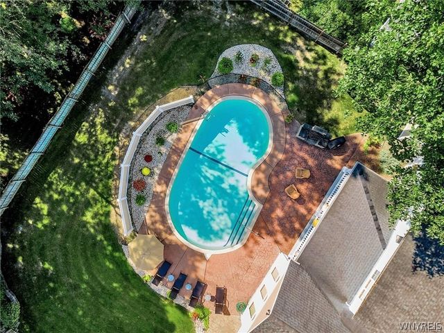 11 Stratford Court, Amherst, NY 14051
