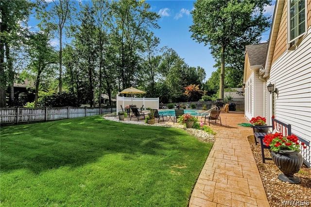 11 Stratford Court, Amherst, NY 14051