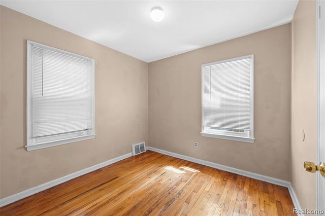 7490 Lamphere, Redford, MI 48239