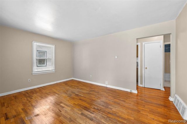 7490 Lamphere, Redford, MI 48239