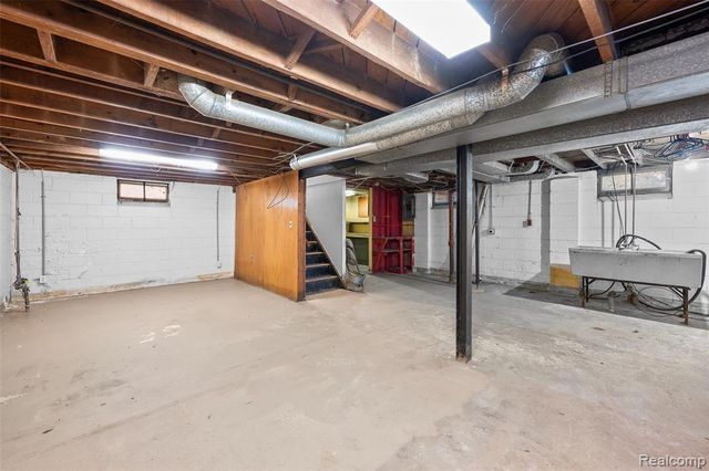 7490 Lamphere, Redford, MI 48239
