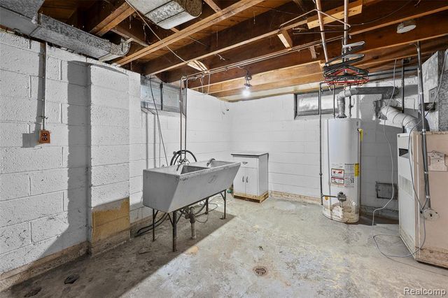 7490 Lamphere, Redford, MI 48239
