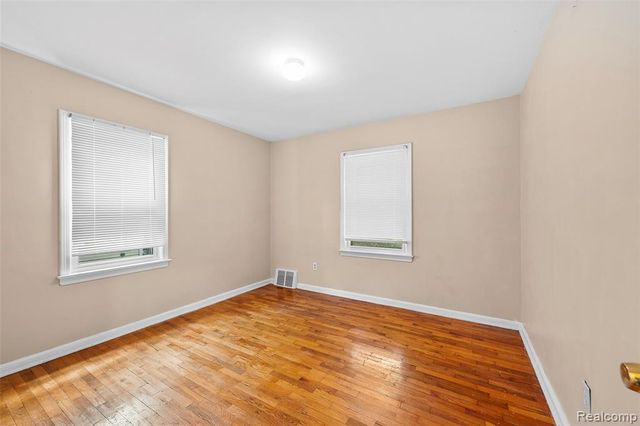 7490 Lamphere, Redford, MI 48239