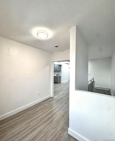 142-33 60AVE, Flushing, NY 11355