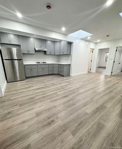 142-33 60AVE, Flushing, NY 11355