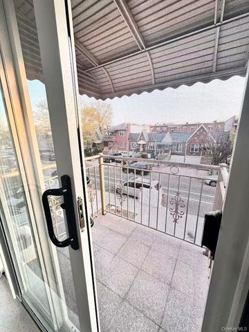 142-33 60AVE, Flushing, NY 11355