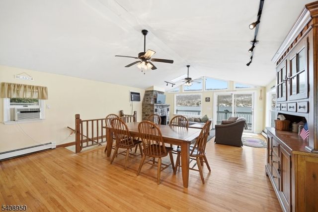 8 Wendy Way, Greenwood Lake, NY 10925