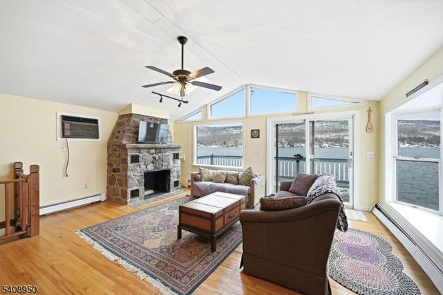 8 Wendy Way, Greenwood Lake, NY 10925