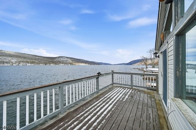 8 Wendy Way, Greenwood Lake, NY 10925