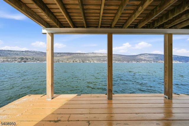 8 Wendy Way, Greenwood Lake, NY 10925