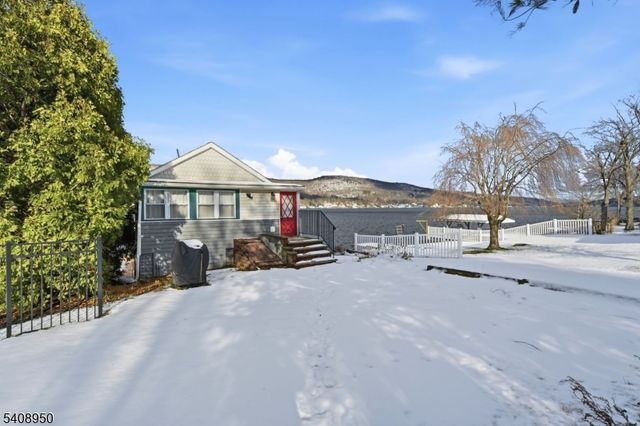 8 Wendy Way, Greenwood Lake, NY 10925