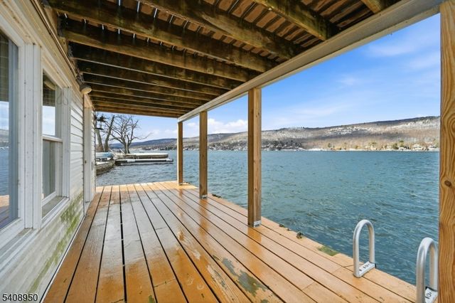 8 Wendy Way, Greenwood Lake, NY 10925