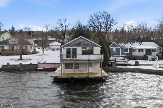 8 Wendy Way, Greenwood Lake, NY 10925