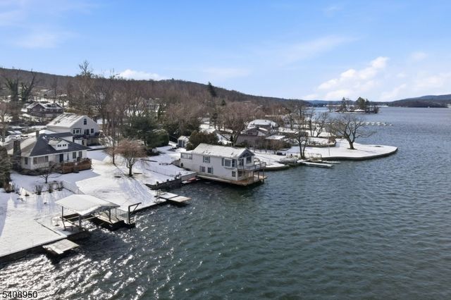 8 Wendy Way, Greenwood Lake, NY 10925