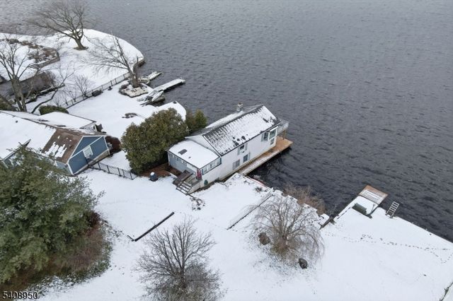 8 Wendy Way, Greenwood Lake, NY 10925