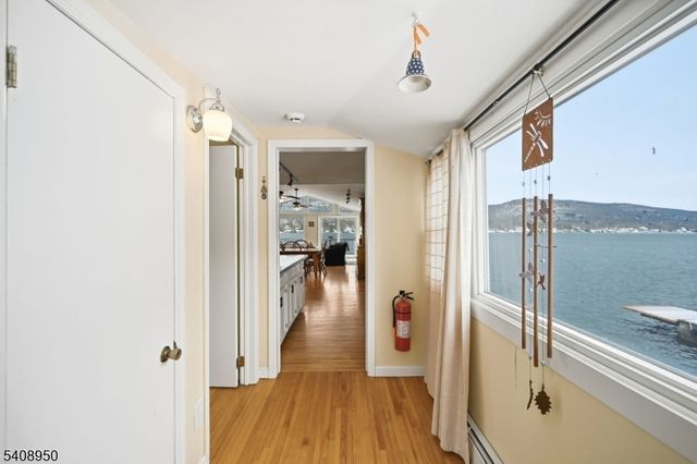 8 Wendy Way, Greenwood Lake, NY 10925