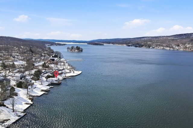 8 Wendy Way, Greenwood Lake, NY 10925